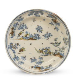 1220.  Plato de cerámica esmaltada de la serie chinescos.Alcora, primera época (1735-1760).