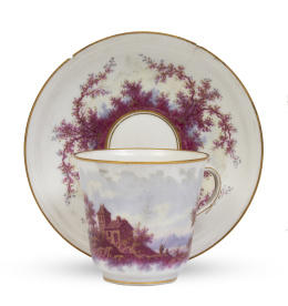 1316.  Taza con plato de porcelana de "cáscara de huevo" esmaltada y dorada con paisaje. Marcada en la base.Sèvres, 1880.