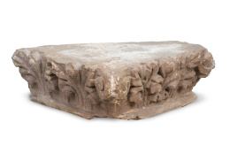 1278.  Capitel de piedra tallada con hojas talladas, S.XVI.