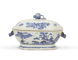 1200.  Sopera con tapa de porcelana esmaltada en azul y blanco de Compañía de Indias.China, dinastía Qing, periodo Qianlong (1736-1795).