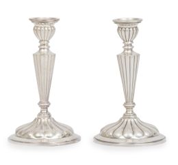 1244.  Pareja de candeleros de plata de estilo Carlos IV, con decoración gallonada.Durán, S. XX.