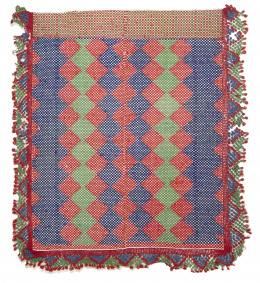 1137.  Colcha de las Alpujarras en lana roja, azul y verde, con decoración de rombos.pp. del S. XX.