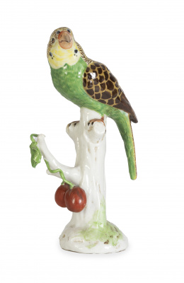 647.  Periquito con cerezas de porcelana esmaltada. Marcado.Samson, Francia, S. XIX.