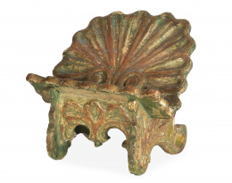 1217.  Atril de madera tallada y policromada en el gusto veneciano.Francia, S. XVIII.