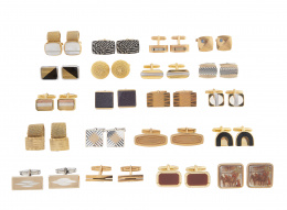 451.  Lote de 20 pares de gemelos vintage años 70 en plata rodinada o metal chapado en oro