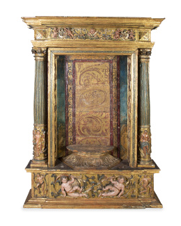 1139.  Hornacina renacentista de madera tallada, dorada y policromada.Trabajo español, S. XVI.