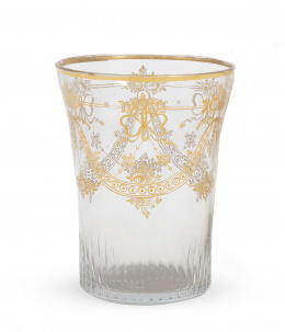 1112.  Vaso Carlos IV de vidrio soplado a molde, decoración dorada de guirnaldas y lazos.La Granja, periodo clasicista (1787-1810).