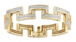 386.  Brazalete completamente cuajado de diamantes talla princesa de engaste invisible, que componen piezas geométricas articuladas