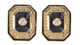384.  Pendientes de zafiros y brillantes con diseño de rectángulo de esquinas achaflanadas y marco de esmalte azul