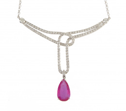 405.  Pendentif con centro de perilla de rubí, colgante de lazada de brillantes que se une a la cadena con dos brillantes en chatón