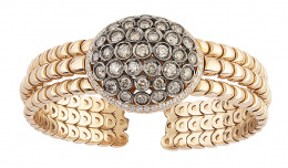 352.  Brazalete con centro de semiesfera de chatones de brillantes brown, rodeada por marco de brillantes incoloros