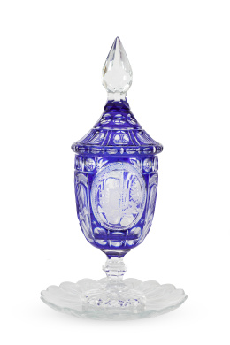 601.  Compotera de cristal tallado en transparente y azul con las armas del Imperio Brasileño.Bohemia, S. XX.