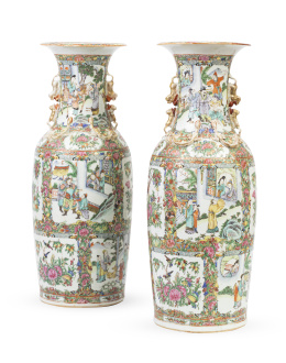 684.  Pareja de jarrones de porcelana esmaltada y dorada con esmaltes de la familia rosa.China, cantón, ff. del S. XIX - pp. del S. XX.