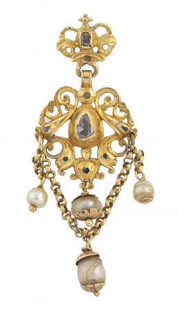 6.  Colgante S. XVIII con corona y centro colgante de formas vegetales con diamantes de talla rosa y perlas finas colgantes 
