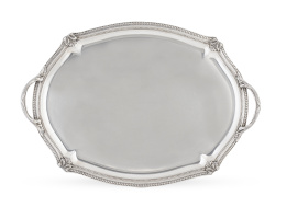 584.  Bandeja oval de plata con asas, decorada con hojas. Con marca de exportación. Mellerio-Madrid, Rue de la Paix París, ff. del S. XIX - pp. del S. XX.