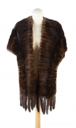 478.  Estola vintage de visón color marrón con decoración de flecos de piel colgantes