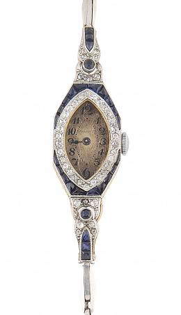136.  Reloj- joya de pulsera Art-Decó con zafiros calibrados y brillantes