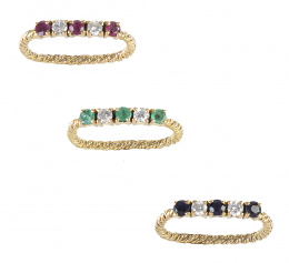 263.  Trío de tres sortijas, de esmeraldas, rubíes y zafiros alternos con brillantes respectivamente