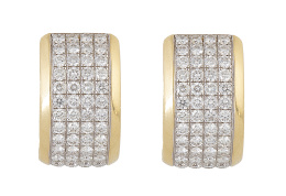 266.  Pendientes de pavé de brillantes en diseño de banda arqueada 