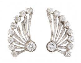 350.  Pendientes años 40 con diseño de abanico de brillantes