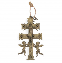 1396.  Cruz de Caravaca de bronce dorado. S. XVIII.