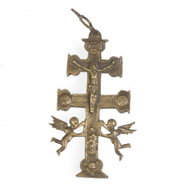 1397.  Cruz de Caravaca de bronce dorado. S. XVIII.