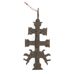 1398.  Cruz de Caravaca de bronce.S. XVIII.