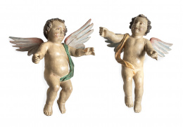 504.  Pareja de ángeles de madera tallada y policromada.España, S. XVIII.