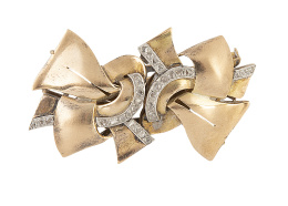 178.  Broche doble clip chevalière años 30 con diseño de lazo adornado con diamantes