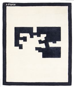 663.  Alfombra de lana en blanco y negro siguiendo a Eduardo Chillida (1924 - 2002).Diseño de Andrea Stuyck, firmada A. Stuyck.