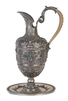 1304.  Aguamanil de plata: jarro, con decoración de estilo renacen