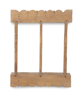 1234.  Soporte de madera tallada de pino.España, S. XIX.