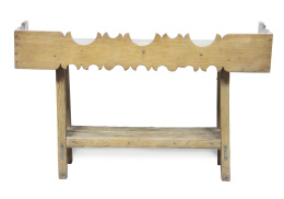 502.  Soporte para cántaros de madera de pino.Trabajo castellano, S. XIX.