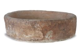 1190.  Centro de barro cocido, con decoración incisa de círculos y rayas.España, S. XVIII?