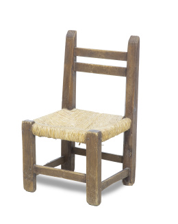 1210.  Sillita baja de madera de pino tallada con enea antigua.España, S. XIX.