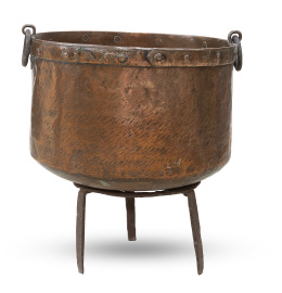 1217.  Caldero de cobre con argollas en hierro y pie de hierro.España, S. XIX.
