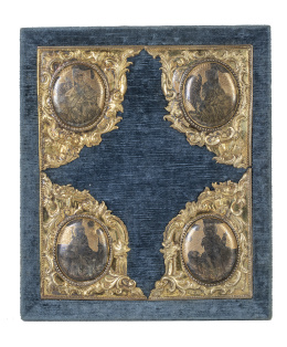 1066.  Cuatro placas en plata nielada, cincelada, repujada y dorada representando a los evangelistas. Con marcas.Trabajo ruso, Moscú, 1786.