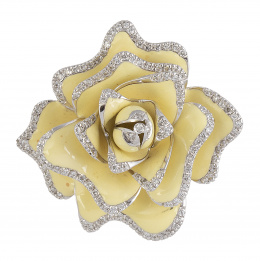 322.  Broche con diseño de flor de esmalte amarillo en pétalos, c