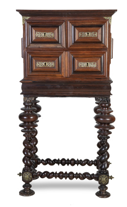 1198.  Contador de madera de palosanto.Trabajo portugués, S. XIX.