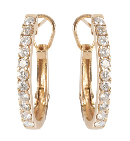 212.  Pendientes media criolla de brillantes en oro amarillo