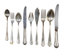 1143.  Cubertería de plata de doce servicios, con iniciales grabadas.S. XX.