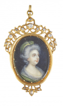 7.  Colgante con miniatura de dama, S. XVIII, en marco de formas vegetales decoradas con diamantes de talla rosa y tabla