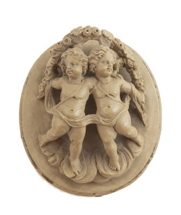 53.  Camafeo en piedra de lava S. XIX con dos angelotes tallados