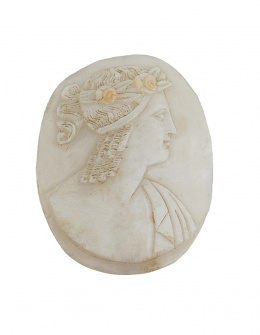 42.  Camafeo tallado en concha S.XIX con perfil de dama clásica 