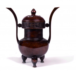 472.  Pebetero en bronce con marcas del periodo Hsün-Te (1426-35)China, S. XX