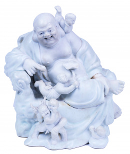 1046.  Buda con niños en porcelana blanca.China, S. XIX. 