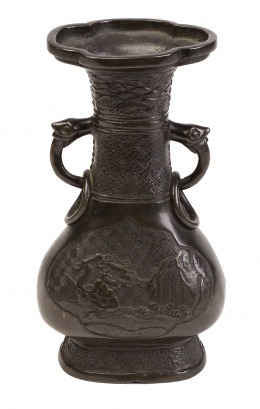 1050.  Jarrón en bronce. China, S. XIX