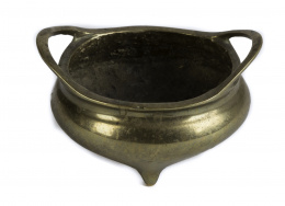 1049.  Pequeño incensario en bronce dorado.China, dinastía Ming, periodo Xuande (1426-35)