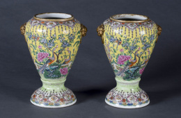 1177.  Pareja de jarrones chinos familia amarilla.China S . XIX.