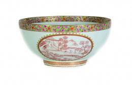 710.  Cuenco en porcelana Compañía de Indias, “familia rosa”. Cantón, S. XX